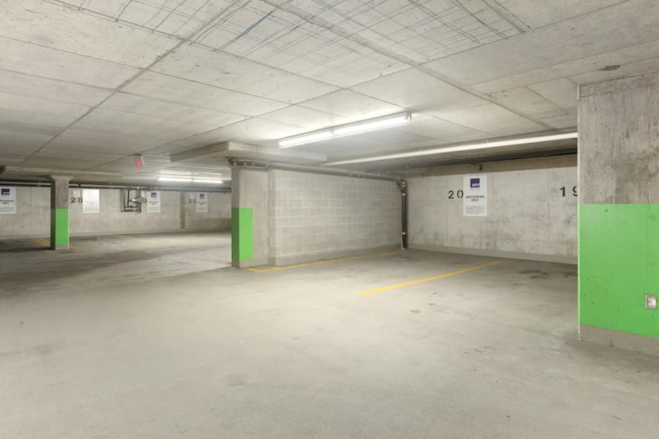 A large empty empty room