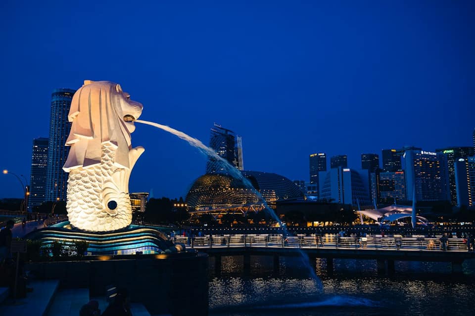 Gold statue of man and woman